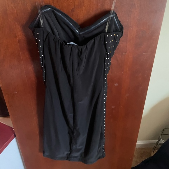 Black dress - Picture 3 of 3